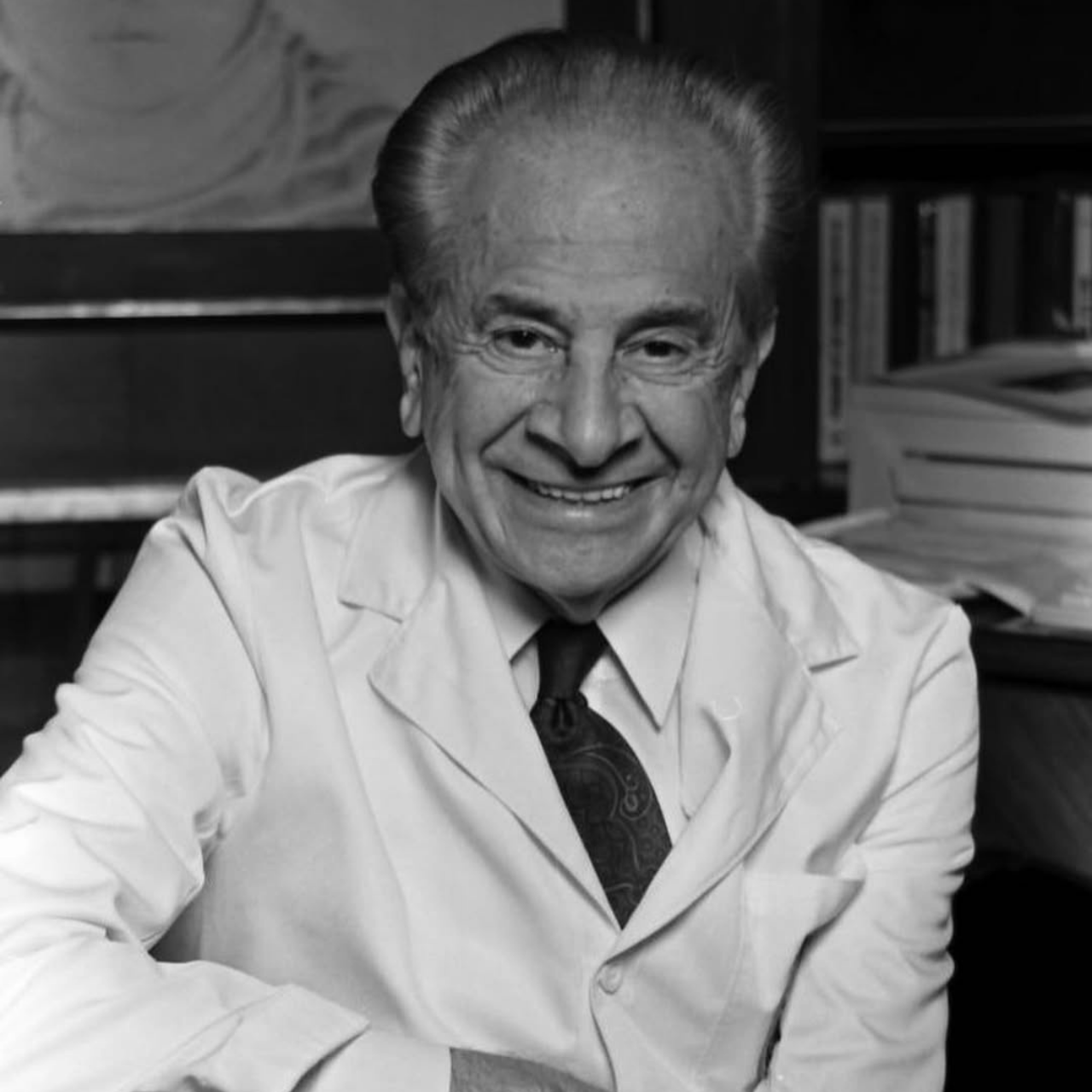 El doctor Salomón Hakim, inventor de la válvula de Hakim que en 1993 fue reconocido con el Premio Nacional al Mérito Científico por la Asociación Colombiana para el Avance de la Ciencia. Créditos: IG @fernandohakimneurocirujano