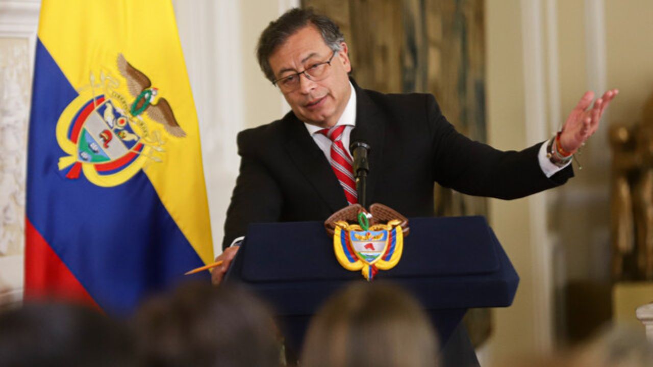 “Quieren disparar un misil a mi avión” presidente Petro denunció un plan para atentar en su contra