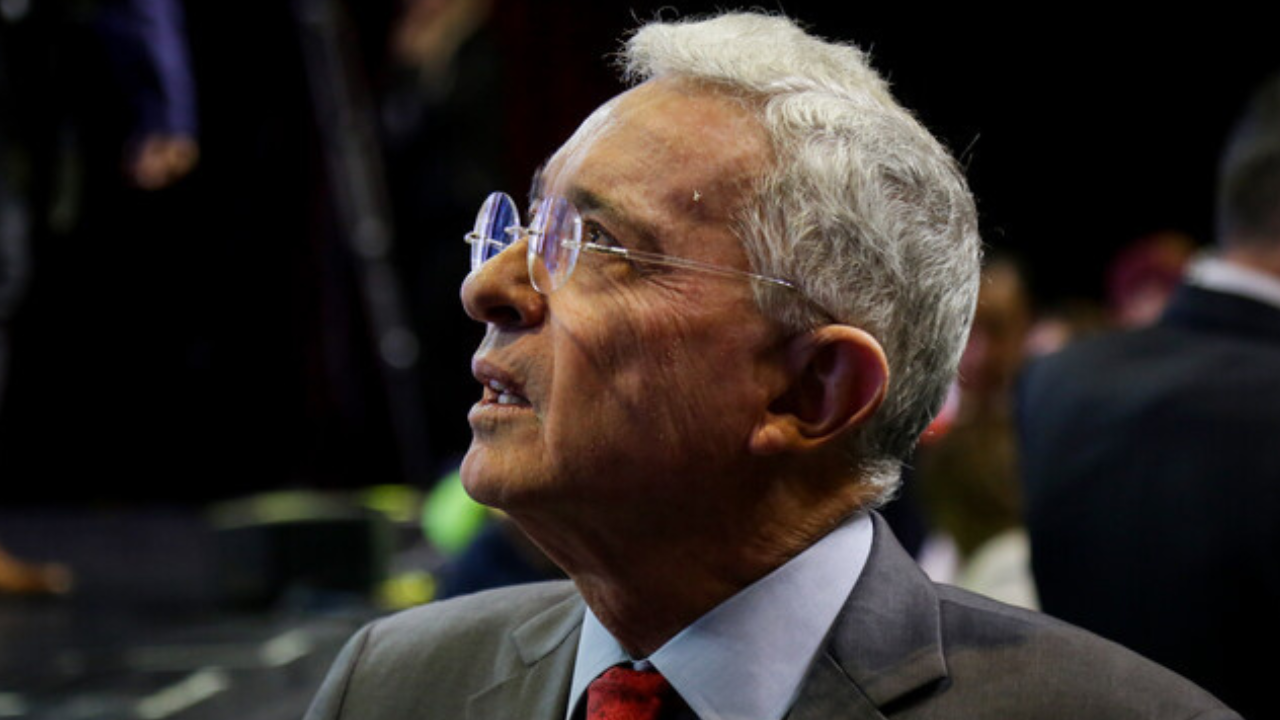 Álvaro Uribe Vélez desde la sede del Centro Democrático