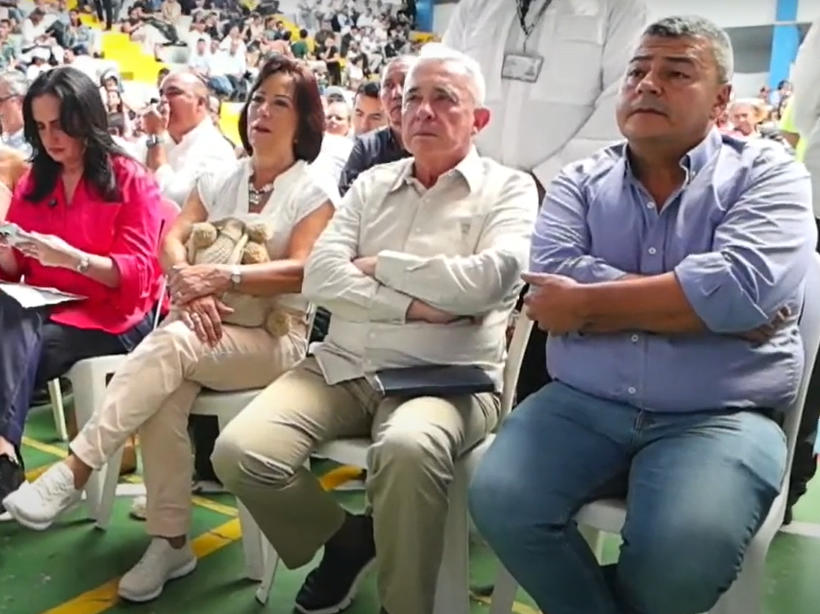 César Augusto Giraldo Montoya y Álvaro Uribe Vélez