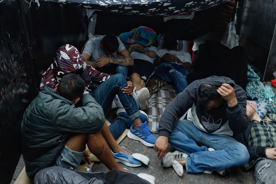 El hacinamiento en Centros de Detención Transitoria supera el 500% en varias ciudades, según la Contraloría.