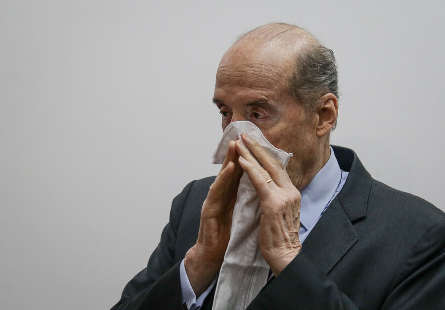 Leyva habría seguido ejerciendo funciones oficiales pese a estar suspendido, según la Procuraduría, lo que constituye una posible falta gravísima con consecuencias disciplinarias.