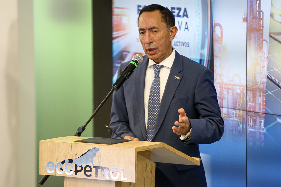 Ricardo Roa, presidente de Ecopetrol, aseguró que no tiene facultades para firmar contratos ni ordenar interceptaciones, tras los cuestionamientos por el contrato con la firma Covington & Burling.