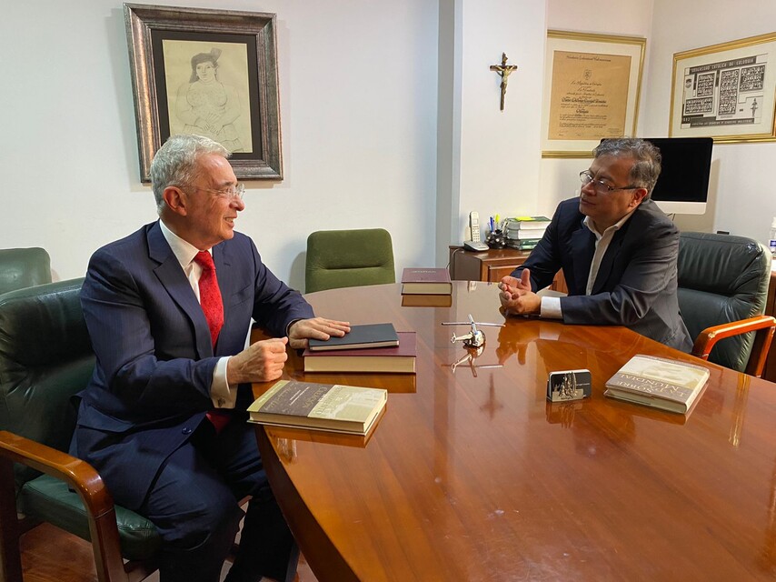 Uribe y petro