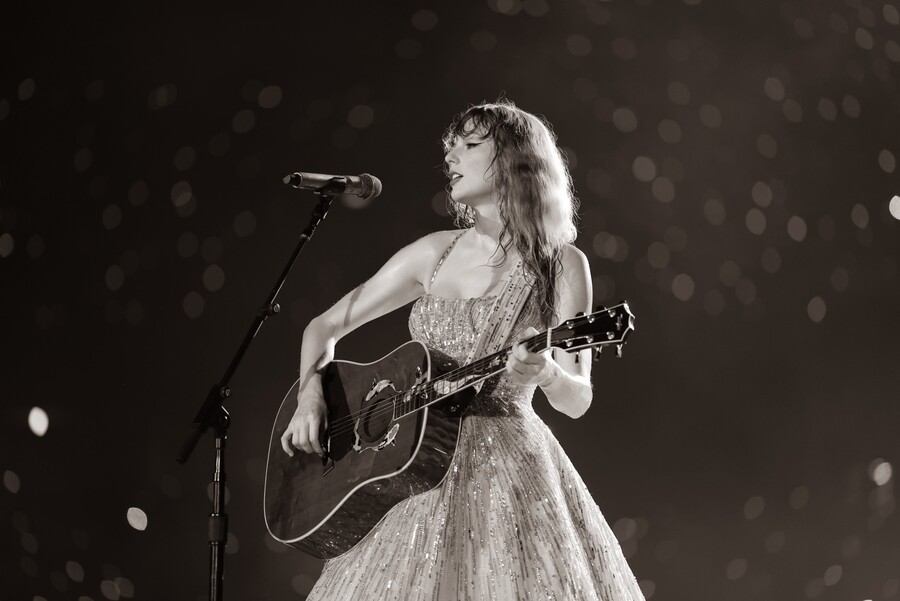 Taylor Swift en un concierto en Singapur, donde se presentó en seis shows en marzo de 2024
