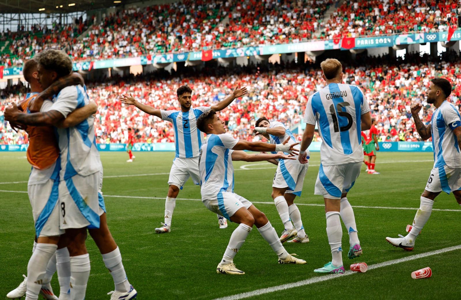 Cristian Medina marca el gol del empate para Argentina