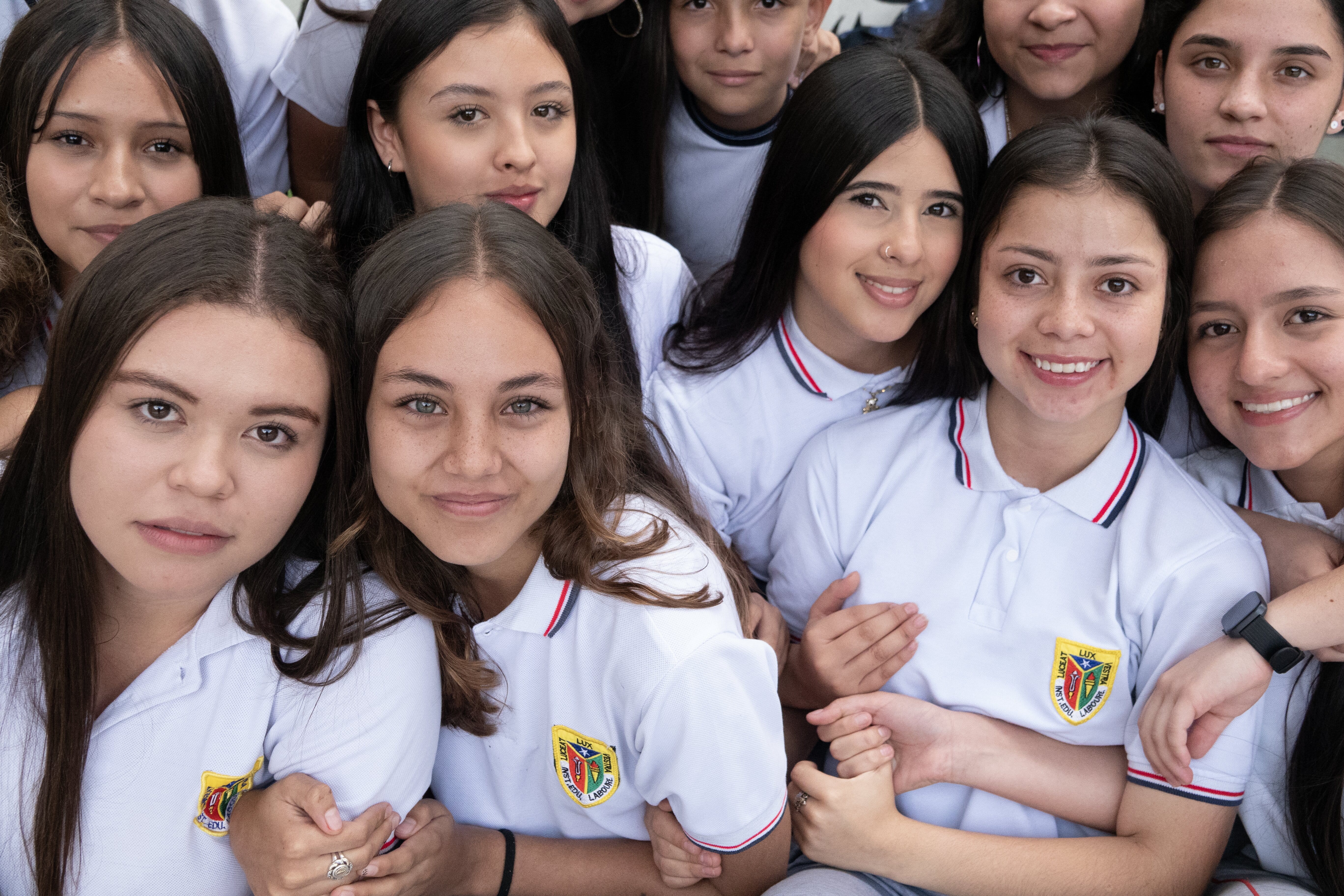 Estudiantes, docentes y directivos comparten el sentido de pertenencia por el nuevo y mejorado Labouré. Foto: Contraloría General de la República.
