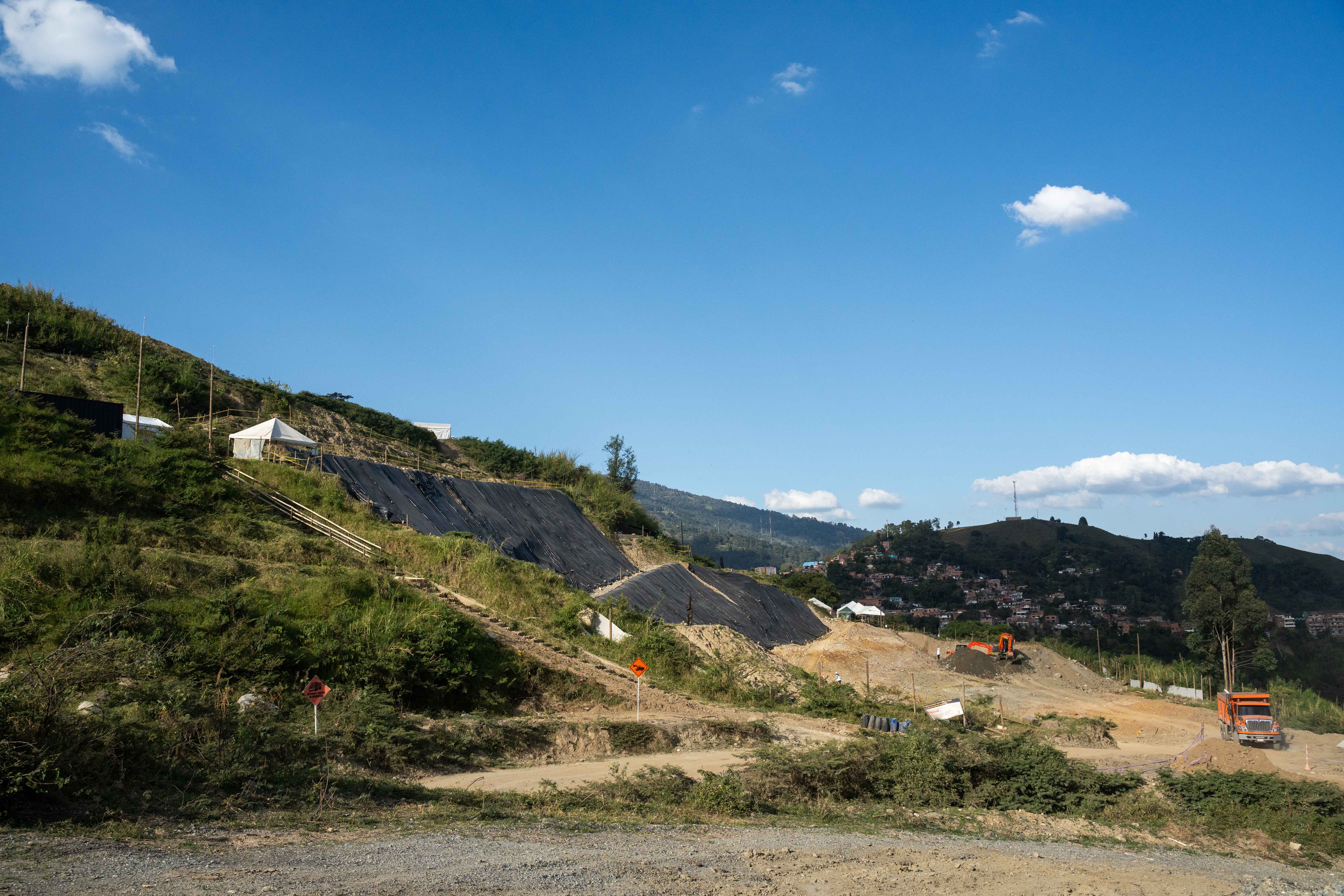 La Escombrera, una zona de la Comuna 13, en Medellín, en donde las autoridades buscan cuerpos de desaparecidos en medio del conflicto armado.