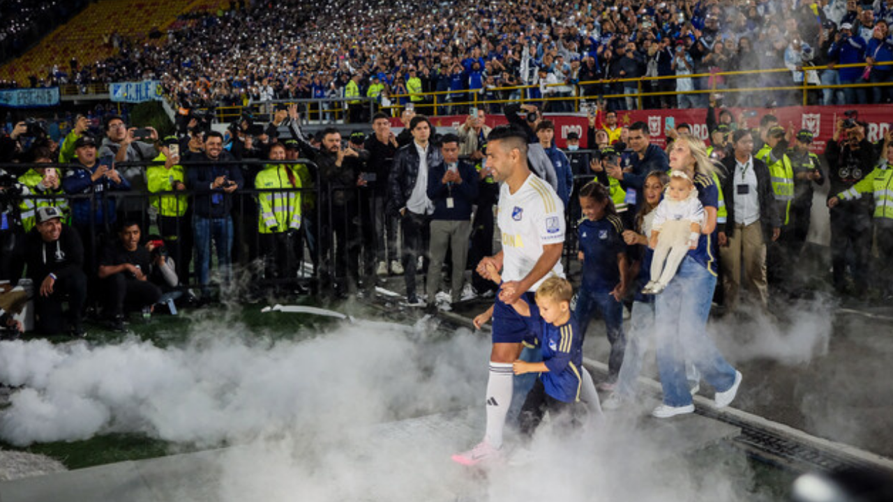 Falcao ante más de 30000 hinchas de Millonarios