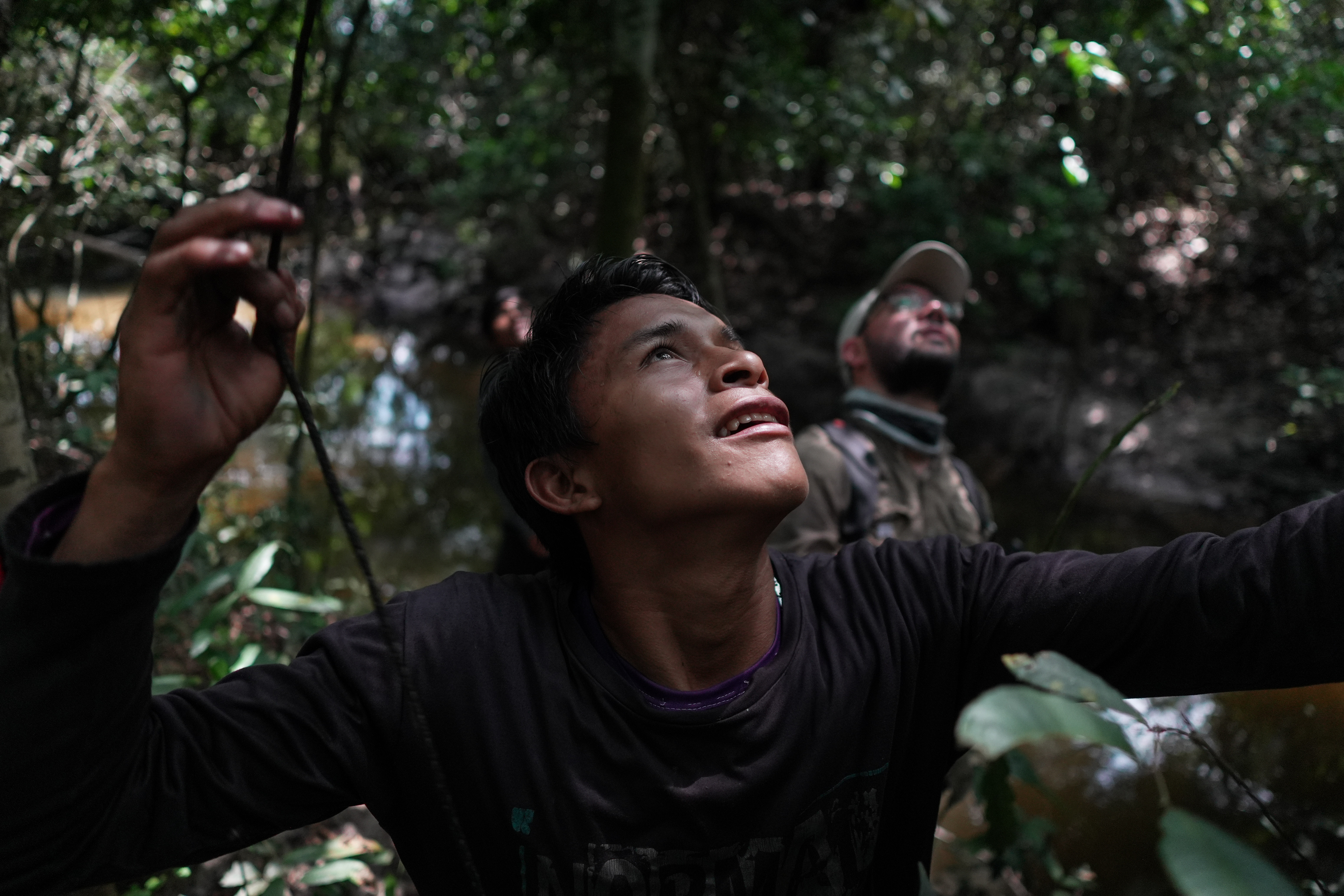 Expediciones en la amazonia colombiana por parte de investigadores botánicos del Instituto SINCHI y coinvestigadores de las comunidades en territorio para la recolección de muestras botánicas.