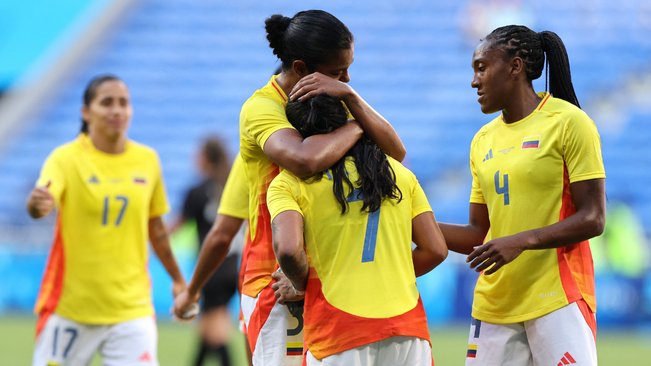 Futbolistas de la Selección Colombia celebran su victoria contra NUeva Zelanda
