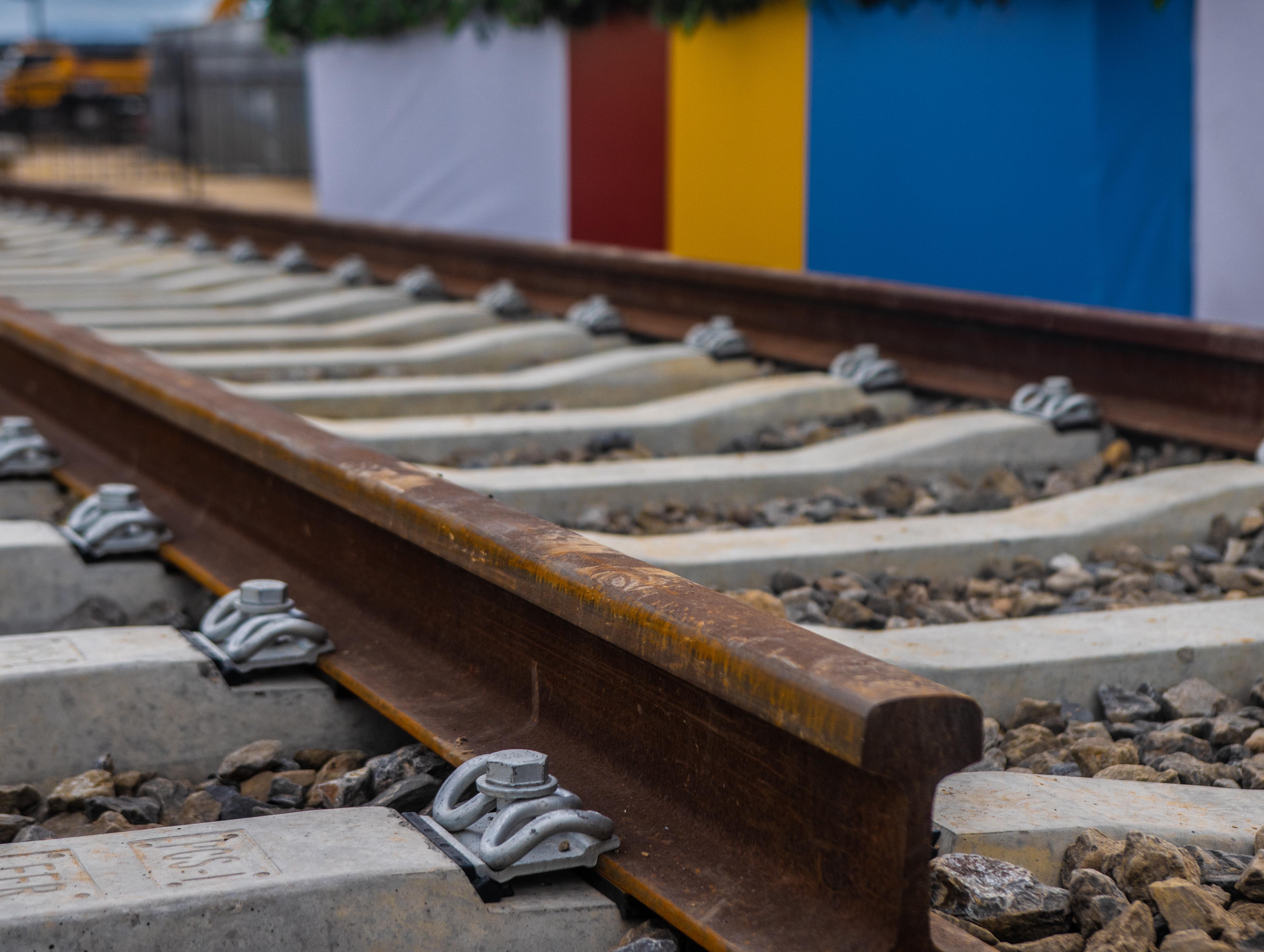 Con el retiro y levantamiento de los primeros rieles del antiguo corredor férreo, empezó oficialmente la construcción de este nuevo proyecto que busca transportar a 140.000 pasajeros diarios. | Foto: Gobernación de Cundinamarca
