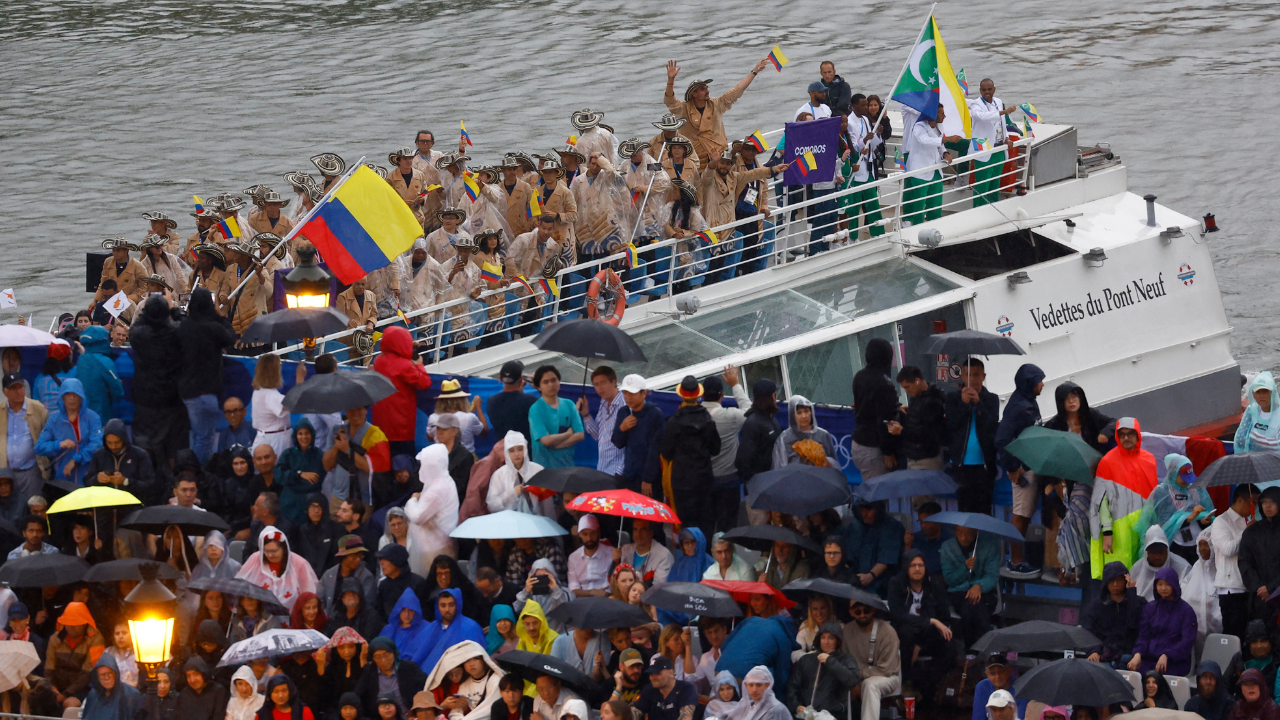 Llueve sobre el Río Sena en la inauguración de los Juegos Olímpicos