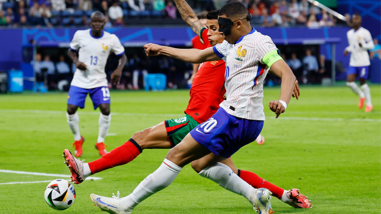 Mbappé con su máscara en la Eurocopa 2024