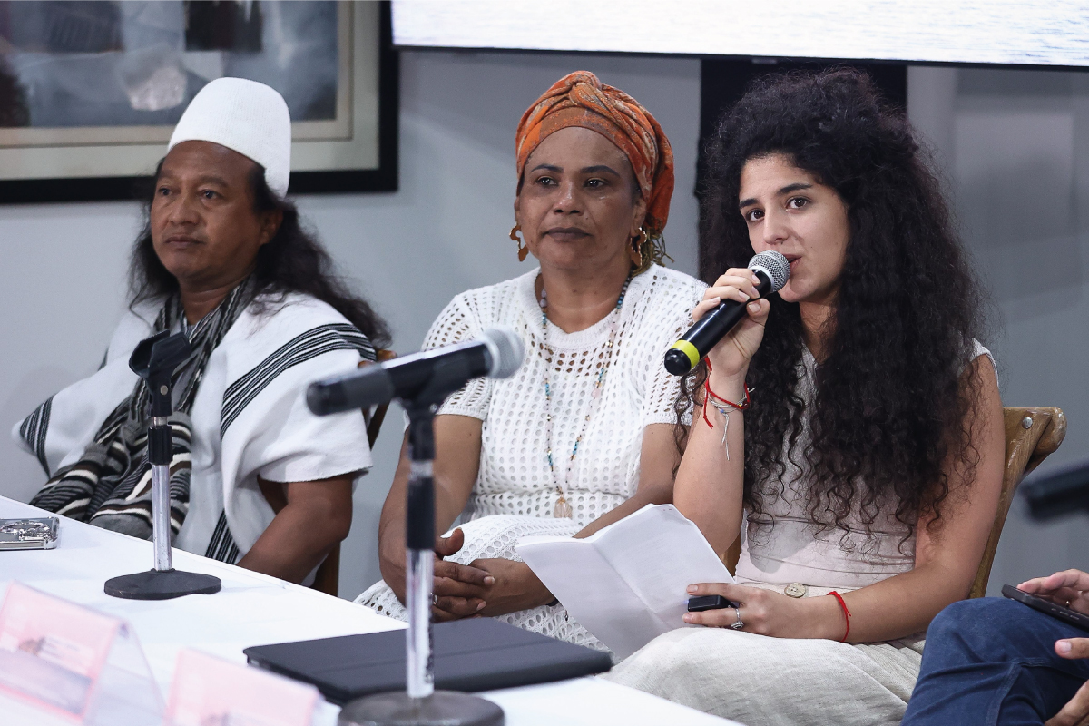 La ministra de cultura, Yannai Kadamani, durante su visita a Santa Marta. Foto Cortesía Mincultura - Lina Rozo.