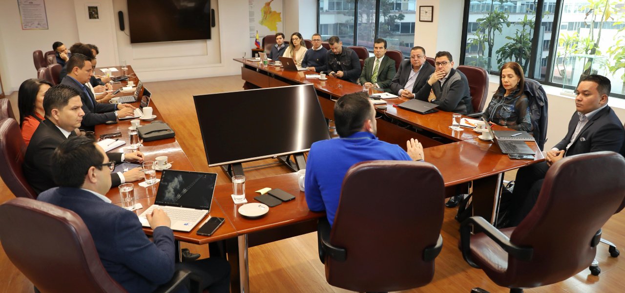 La CREG, regulador técnico e independiente del sector eléctrico, ha sido desplazada del centro de las decisiones según expertos.