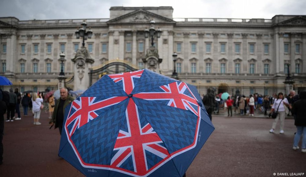 La multitud se congregó desde temprano en los alrededores de Buckingham.