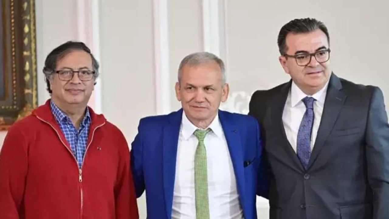 Petro, Carlos Ramón y Olmedo