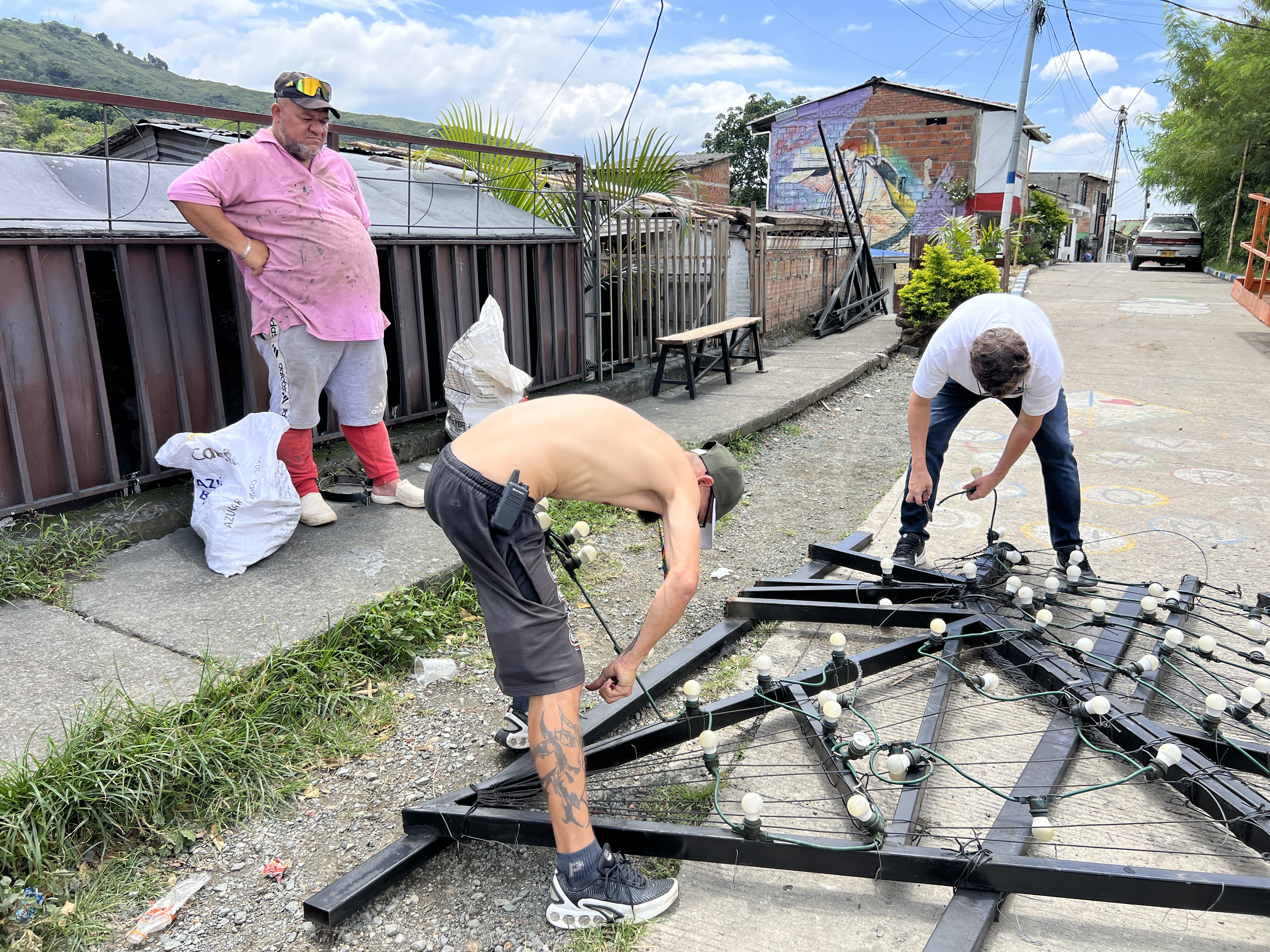 Uno de los hitos más representativos de esta transformación es la recuperación de la estrella de Siloé, un emblema turístico que, renovado, busca convertirse en un faro para el turismo comunitario y la historia barrial.