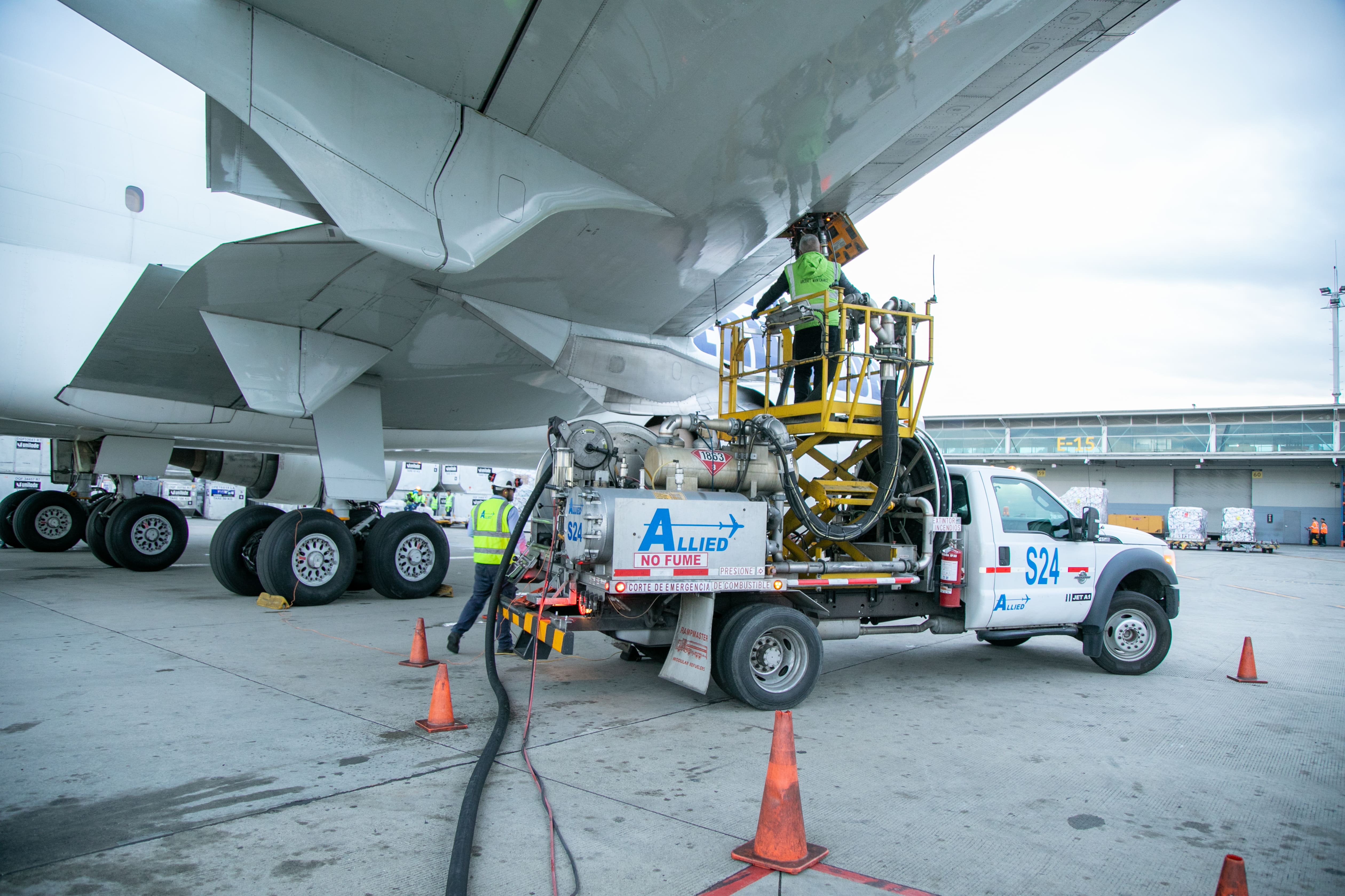 Desde LATAM Airlines Colombia buscan que el 5 por ciento de sus operaciones estén integradas con SAF a 2030. Foto: LATAM Airlines Colombia