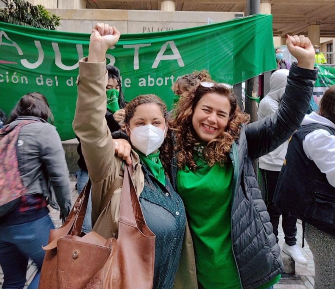 Alejandra Miller, comisionada de la verdad, celebra la despenalización del aborto. 