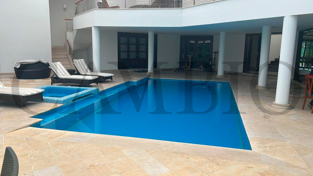 piscina mansión Diego Marín