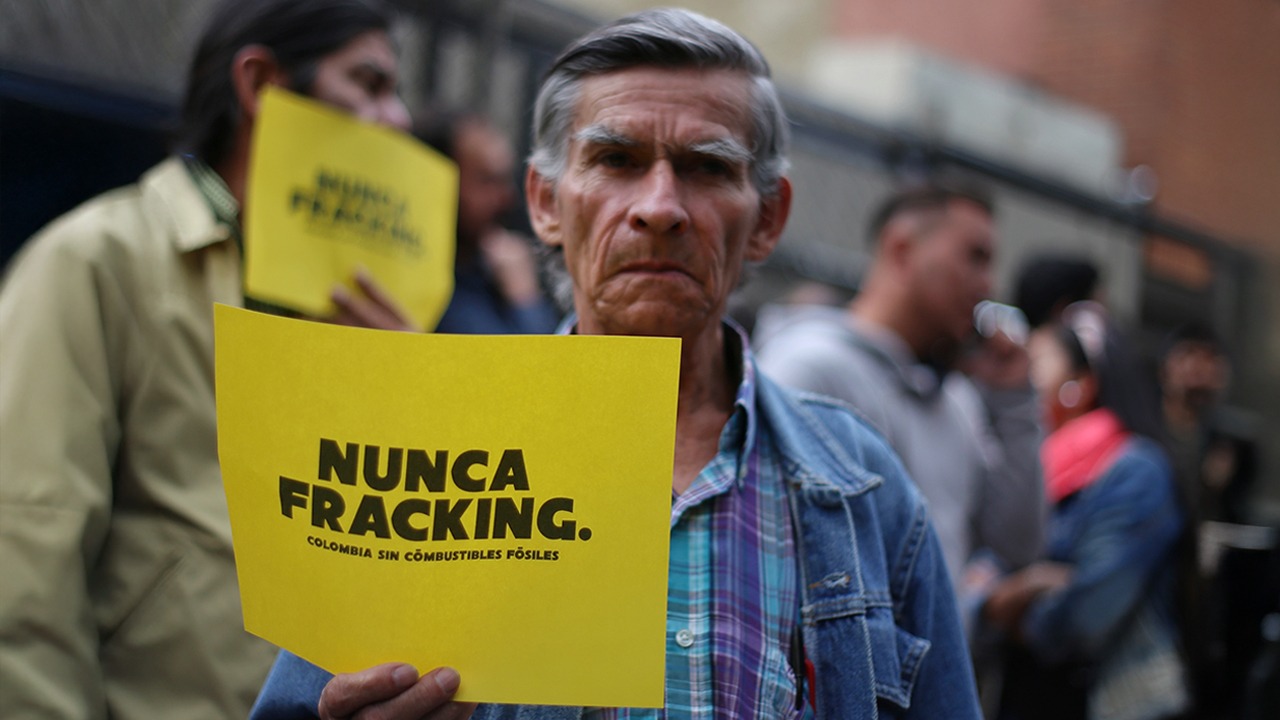 Manifestante en contra del fracking
