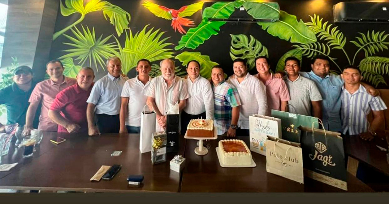 Una de las imágenes de encuentros sociales en la que aparecen juntos el rector Jaime De la Ossa y el candidato a rector Johnny Avendaño, junto a otros directivos de la universidad.