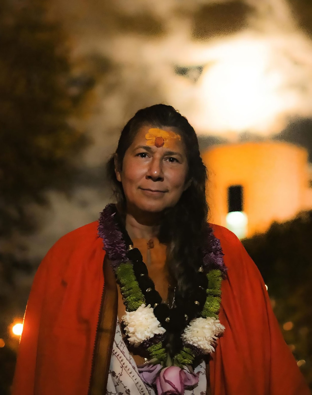 Erika Tucker, la autoproclamada maestra que dice ser una reencarnación de Yogananda, célebre autor de Autobiografía de un Yogui. Créditos: FB EVD