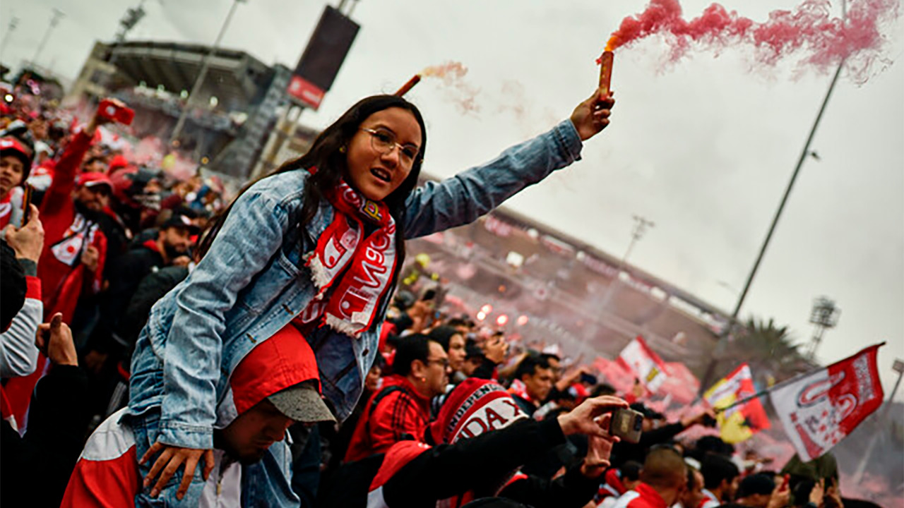 La incondicional hinchada santafereña, en la gran final.