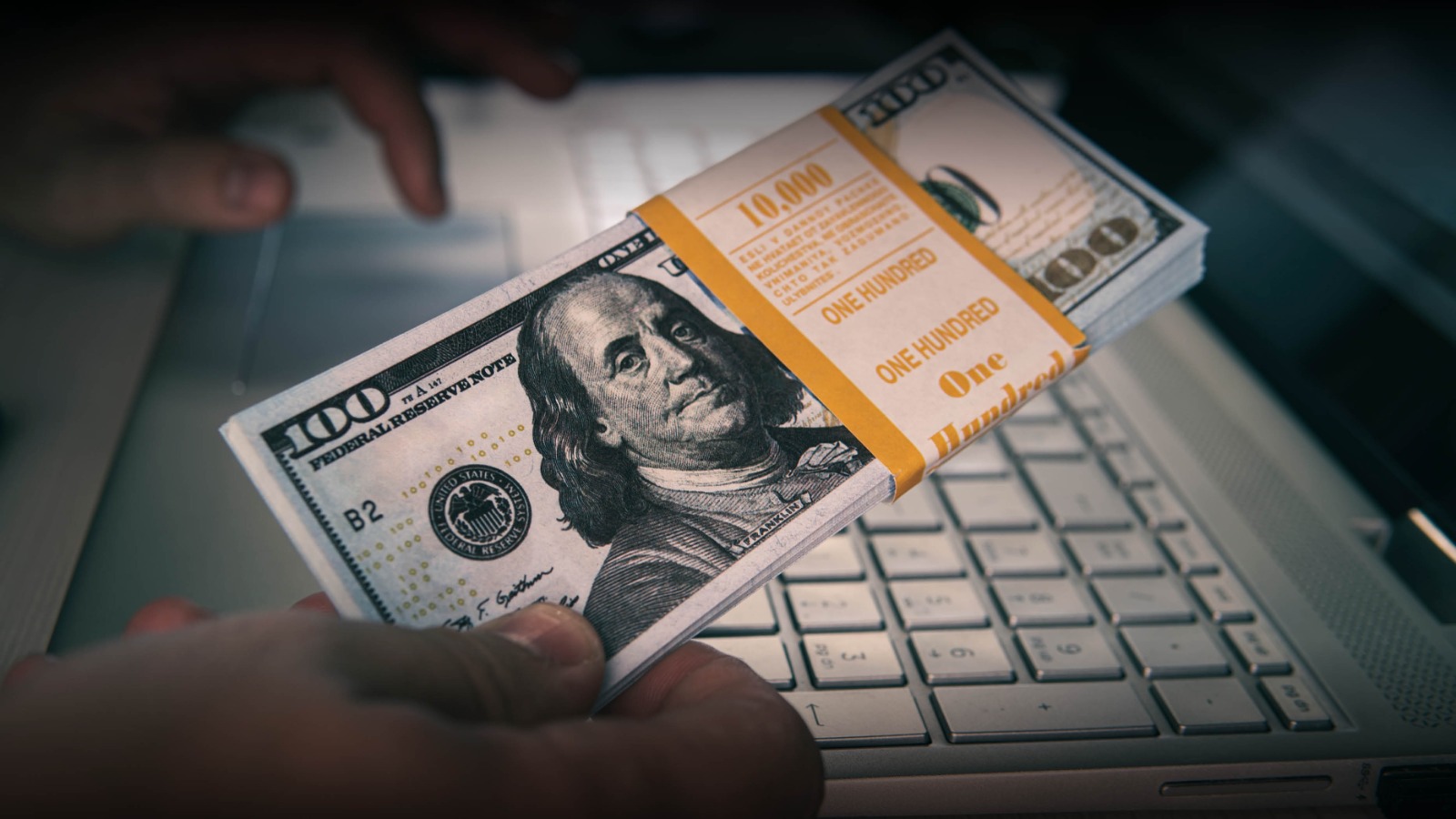 el-precio-del-d-lar-inici-la-semana-por-debajo-de-los-3-900-pesos