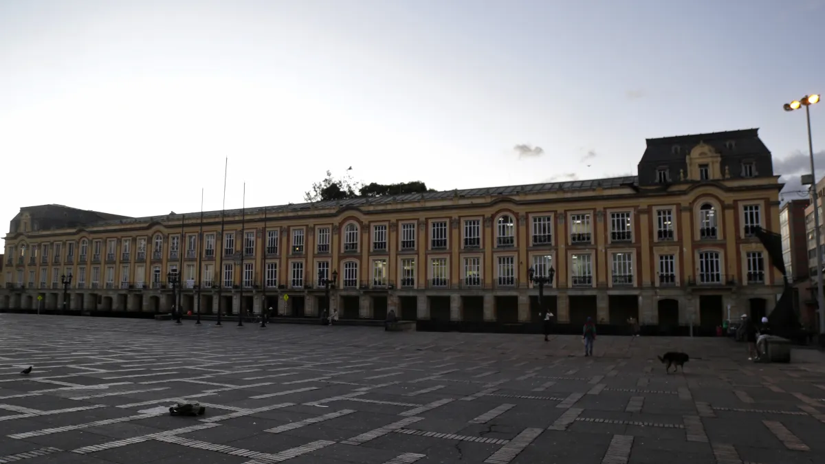 ¿Masacre laboral en entidades distritales de Bogotá?