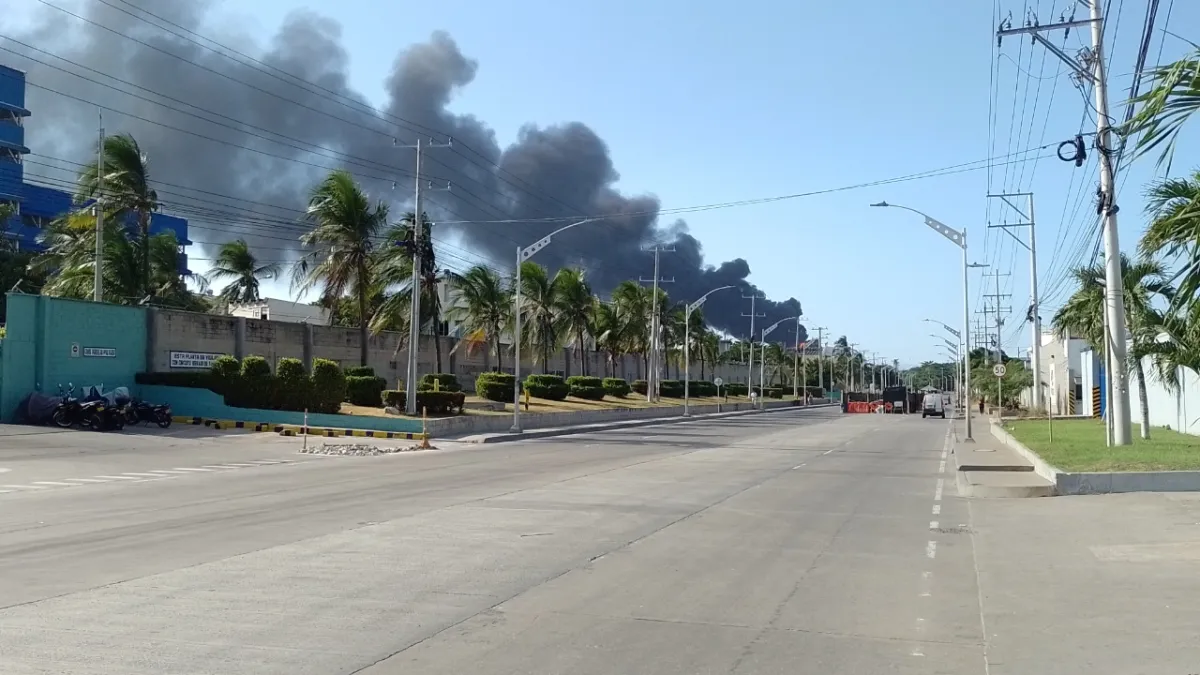 Días de humo: así se vive el incendio en Barranquilla