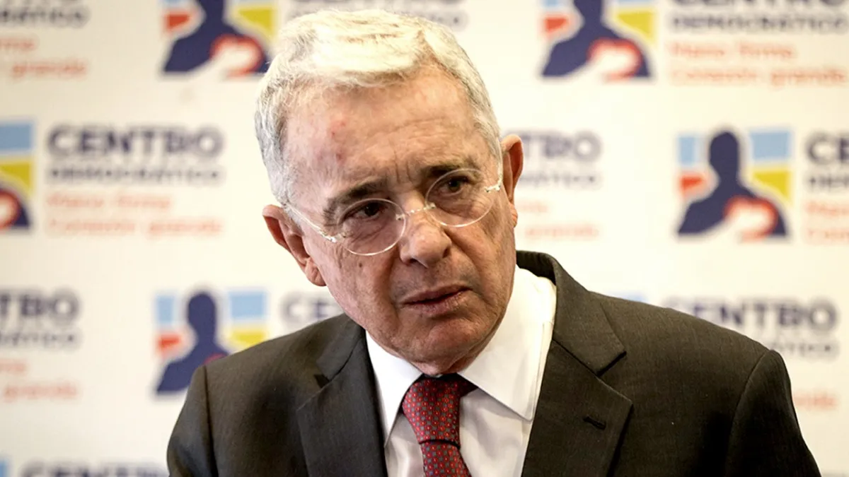 ¿Por qué se retiró el expresidente Álvaro Uribe de la audiencia?