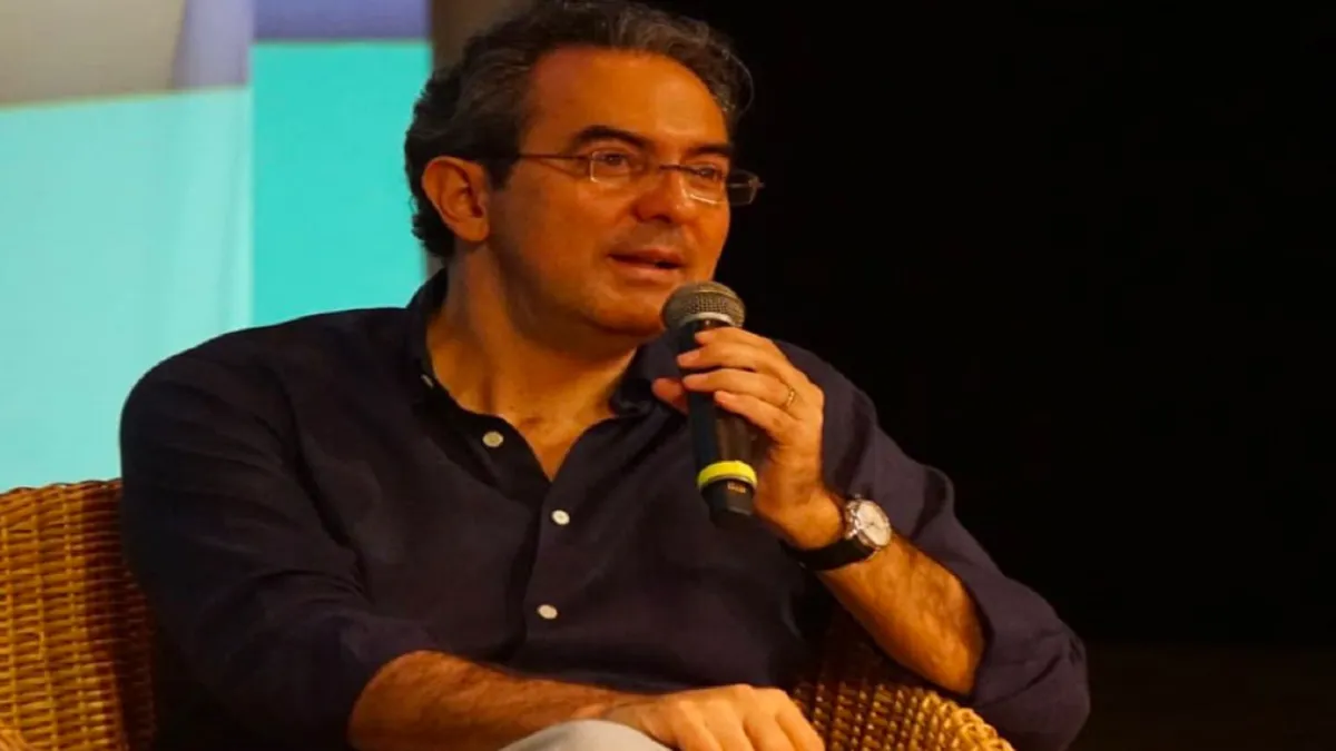 “Escribo para entender los capítulos subterráneos que explican por qué Colombia es como es”: Juan Gabriel Vásquez