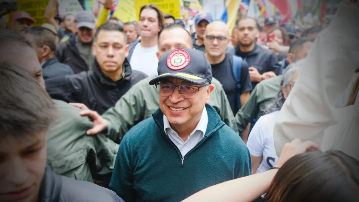 Gustavo Petro se arropa en la calle para impulsar la consulta popular