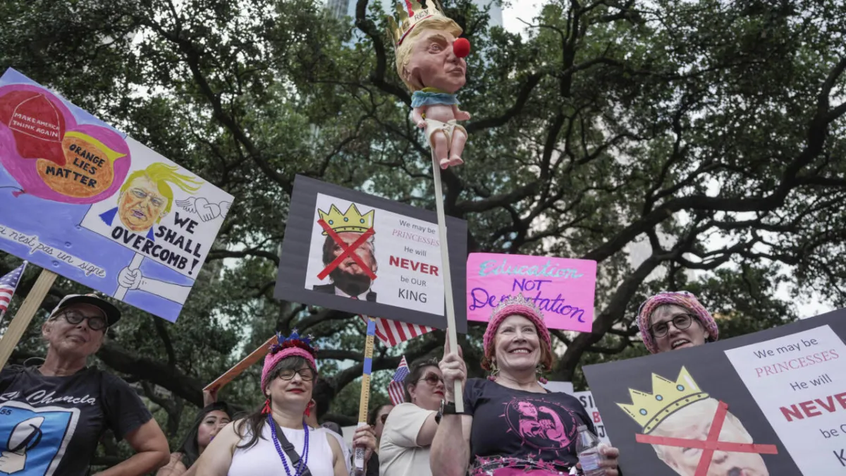 “No Kings”: ¿Cómo nació el movimiento que enfrenta el autoritarismo de Trump en Estados Unidos