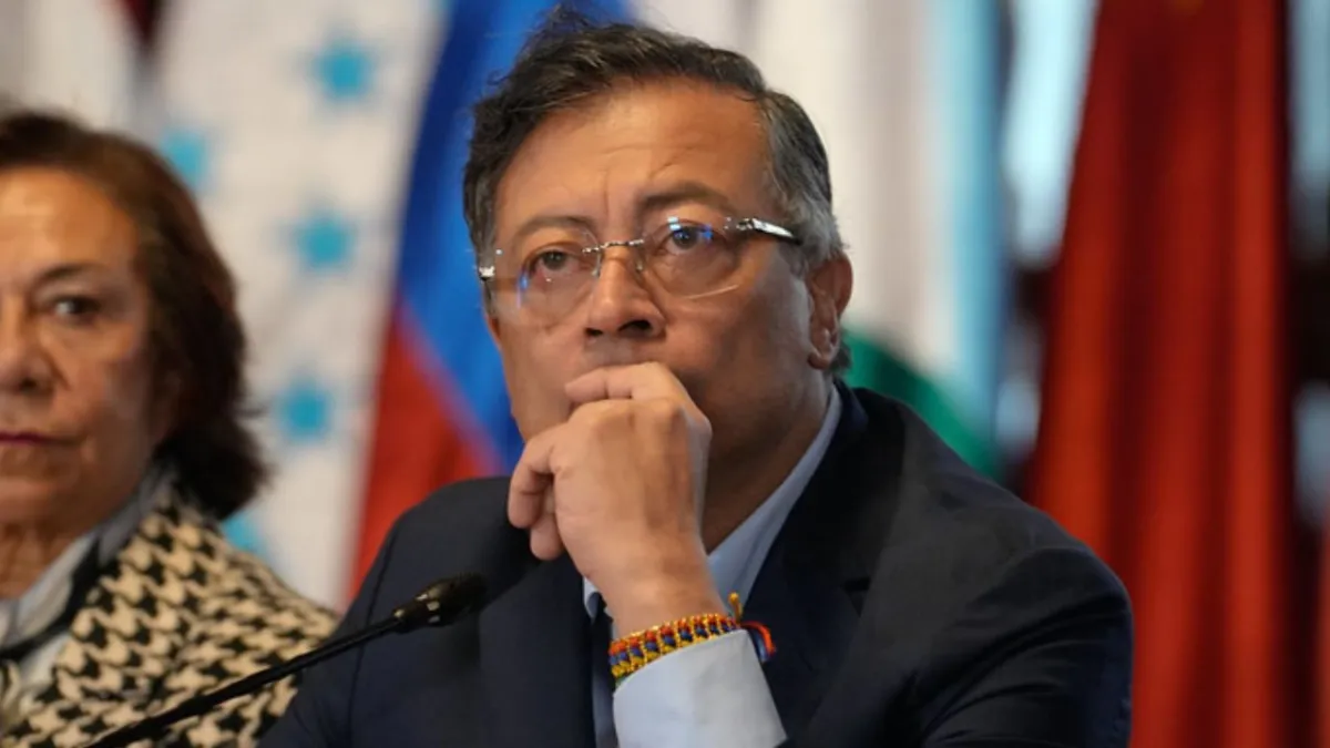 “No podemos estar con fuerzas que lanzan bombas a los niños”: Gustavo Petro propone salir de la Otan y crear un "ejército de la luz"