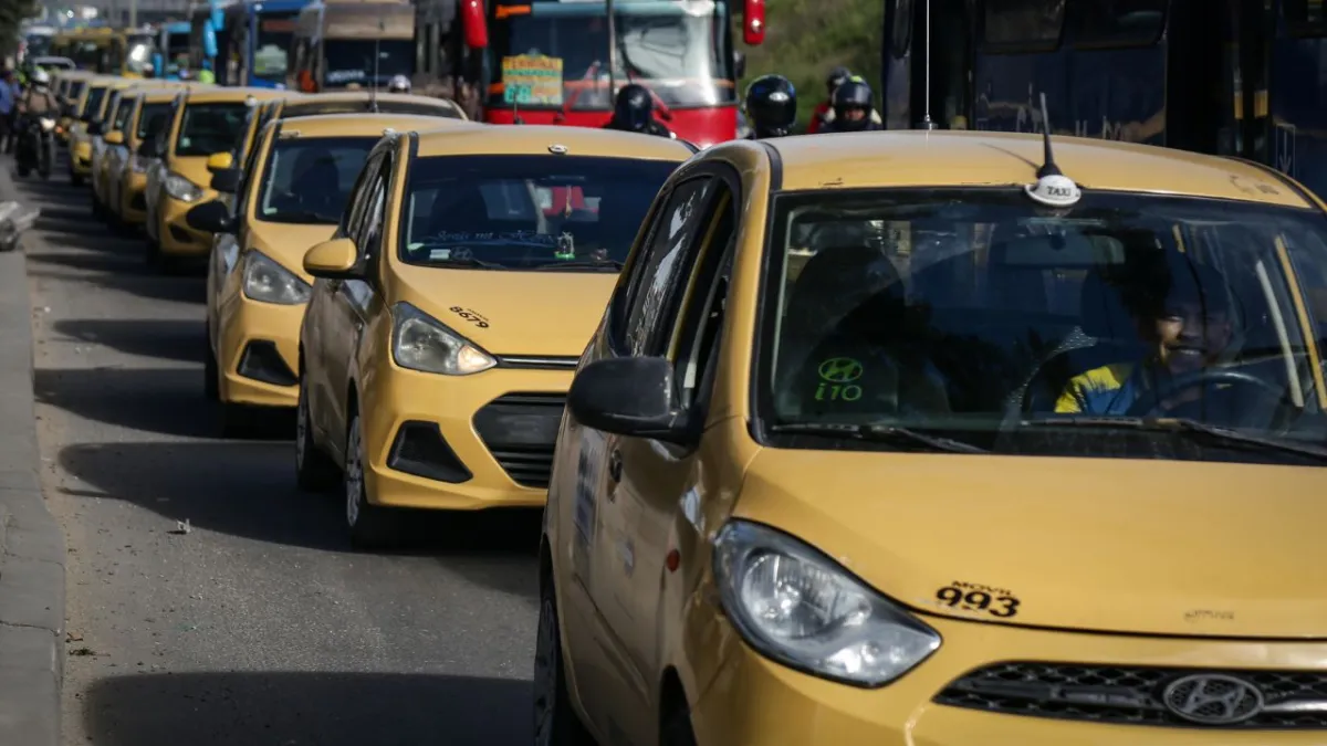 Gremio de taxistas le compite a Uber y Didi: lanzan app que promete acabar con el 'muñeco' del taxímetro