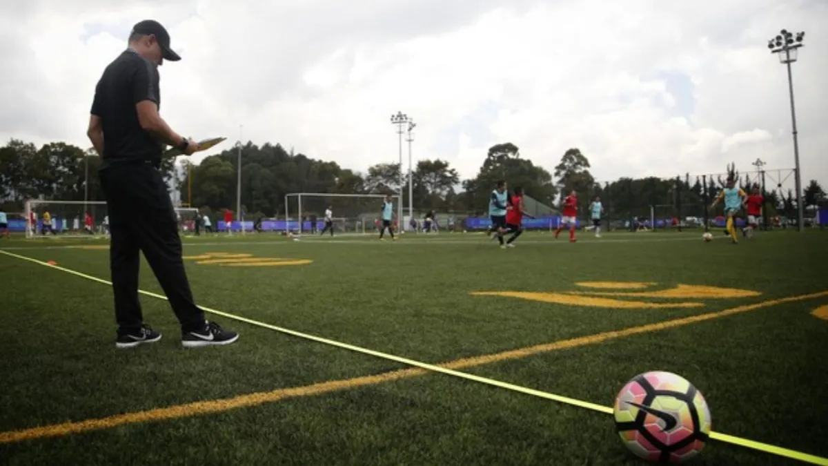 Soñaban con ser futbolistas: ICBF rescató en Soacha a 14 menores del Pacífico que eran víctimas de hacinamiento y falsas promesas