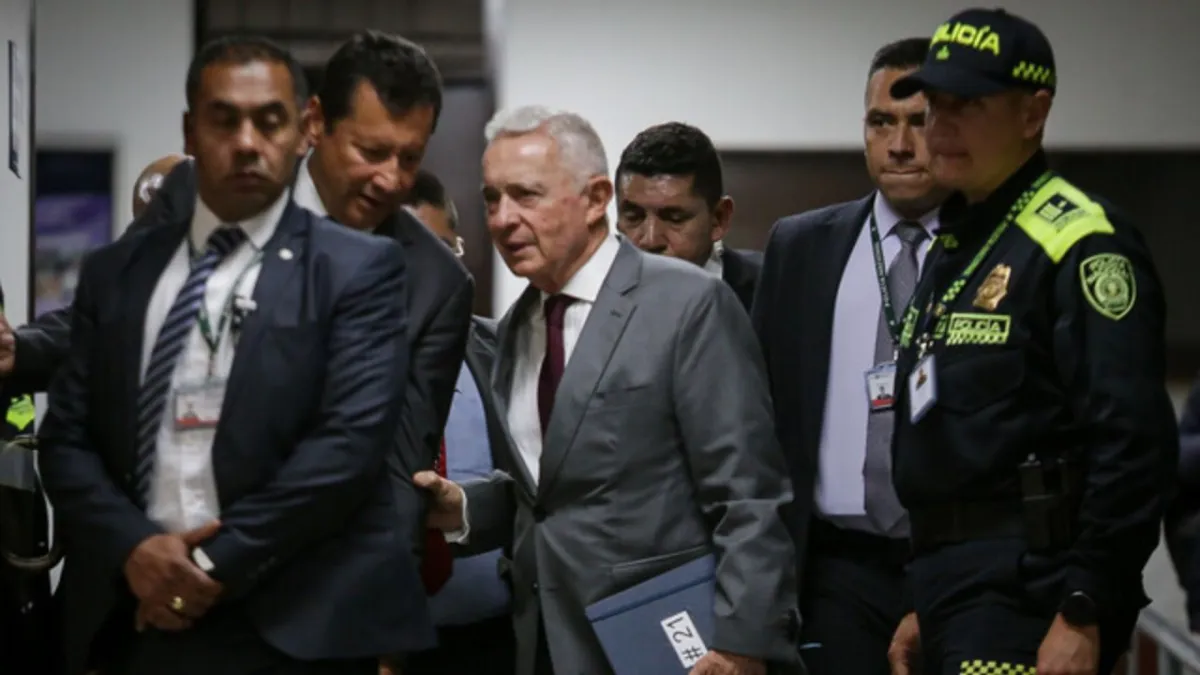 “Formalizado como preso”: Álvaro Uribe confirma que ya es oficial la medida de detención domiciliaria en su contra