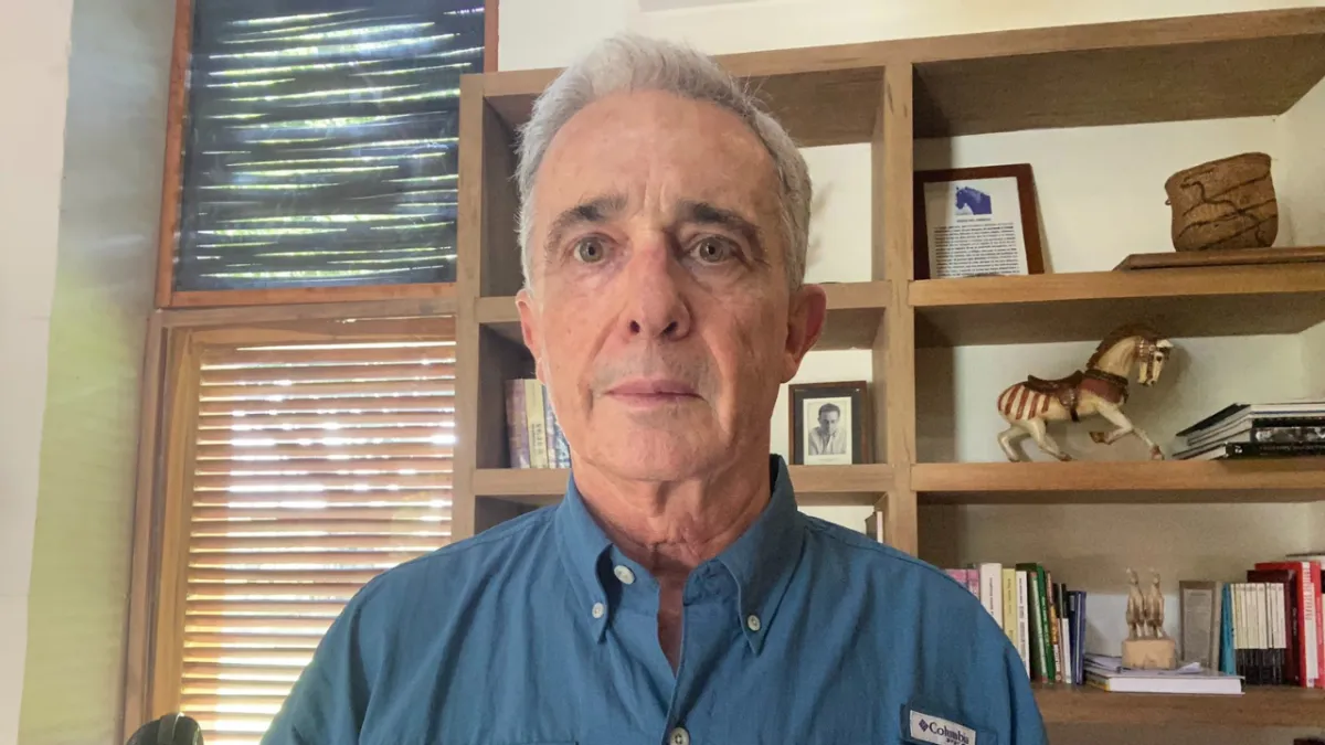Álvaro Uribe condenado: revelan el número de interno, cuál será la foto de reseña y si el expresidente usará brazalete