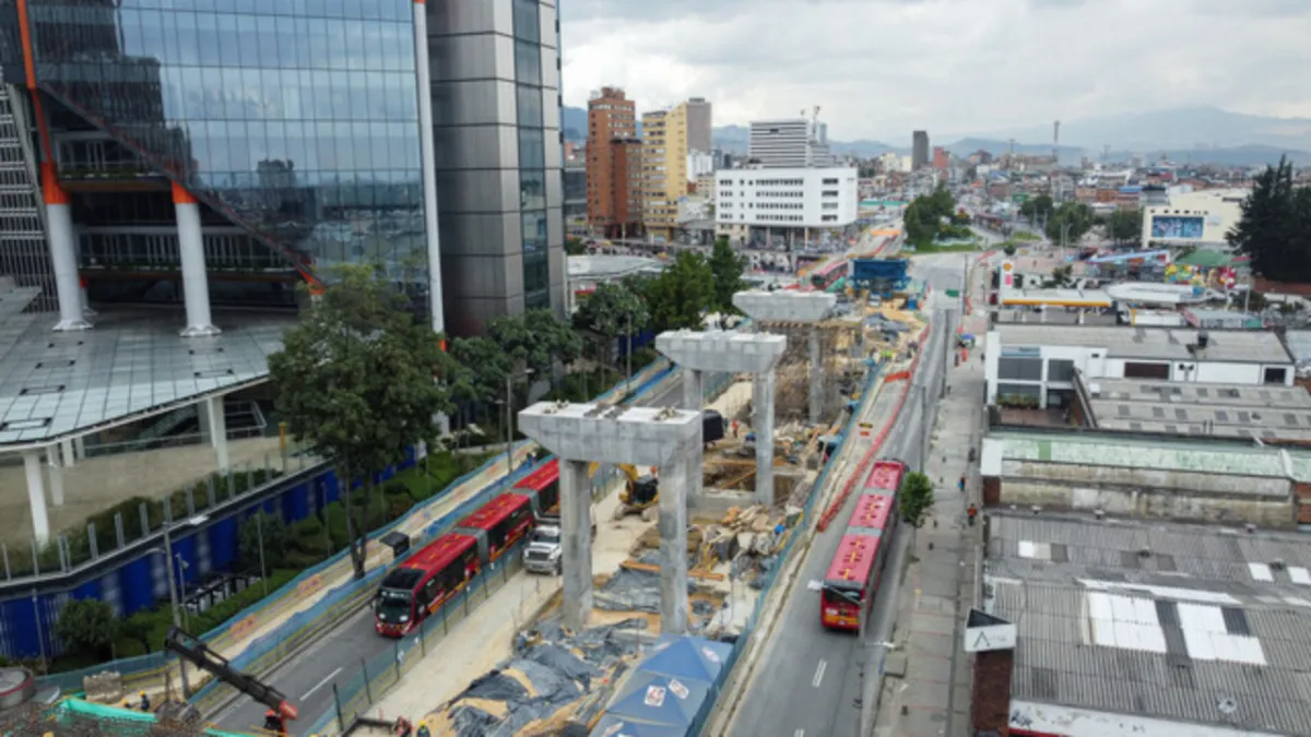 Alcalde Galán anuncia rediseño de las fachadas del metro de Bogotá para armonizar el entorno urbano