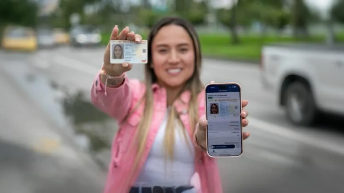 ¿Cuál es el proceso para activar la cédula digital a través del celular?