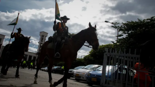 Esto dice la ley que sancionó el presidente y que prohíbe usar animales en protestas