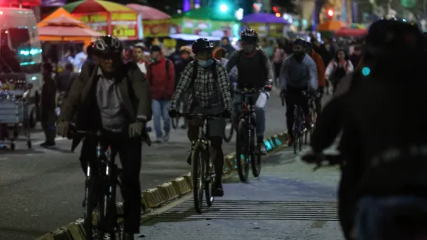 Ciclovía nocturna en Bogotá: horarios y cierres viales para este 10 de agosto
