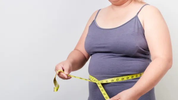 Entre más bajo es el ingreso de la mujer, más propensa es a la obesidad: estudio