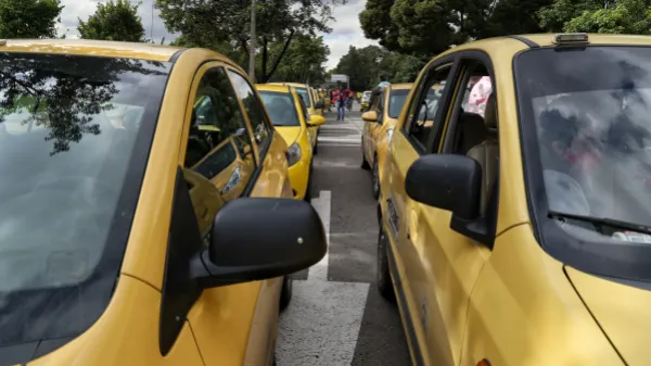 Taxistas no tendrán descuento de gasolina en estaciones, pero serán compensados por el consumo