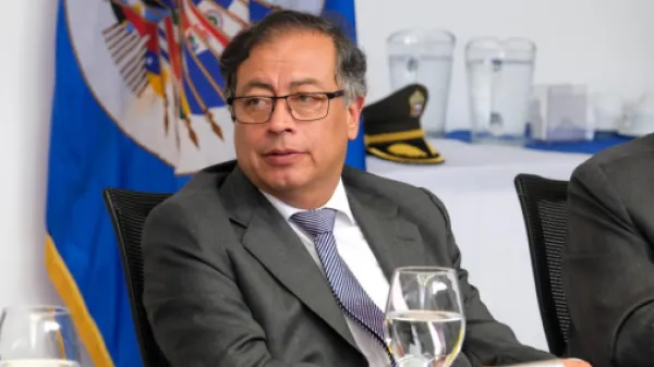 "Fui el creador de la palabra ‘parapolítica’": presidente Gustavo Petro le respondió a Iván Name