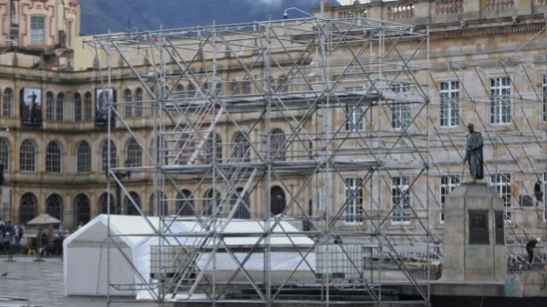 La millonaria suma que se ha gastado el Gobierno en montajes de tarimas en marchas